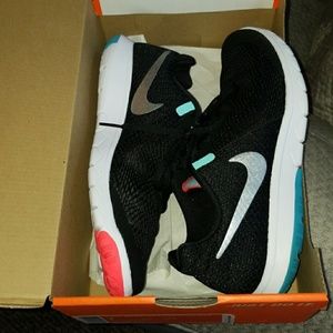 BNIB Nike Flex Experience Run 6